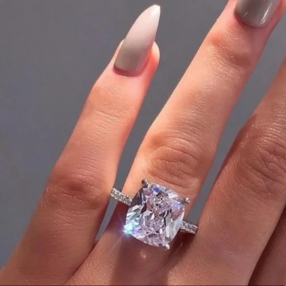 ¥NEW 8 CT WHITE SAPPHIRE SOLITAIRE ENGAGEMENT RING - Picture 1 of 5